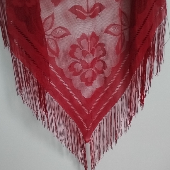 Elegant Red Floral Shawl with Fringe Boho Feminine Girly Cottagecore - Picture 10 of 12